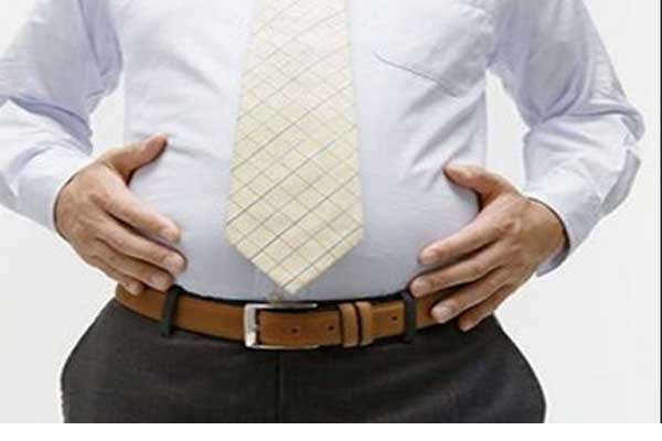 使用室外健身器材可以消除“啤酒肚”